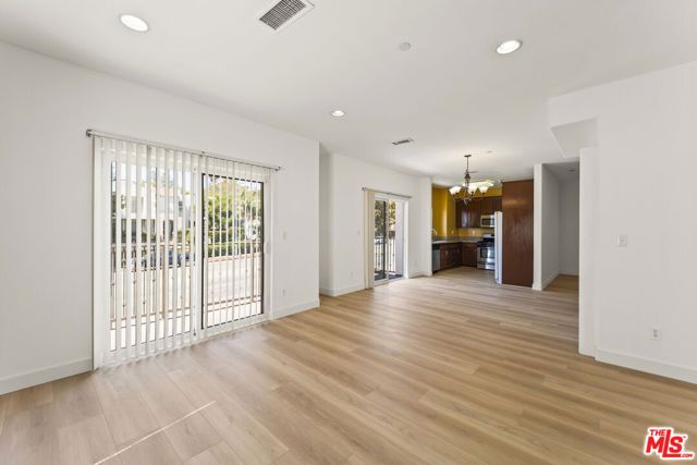 12375 Osborne Place 13, Pacoima (los Angeles), CA 91331