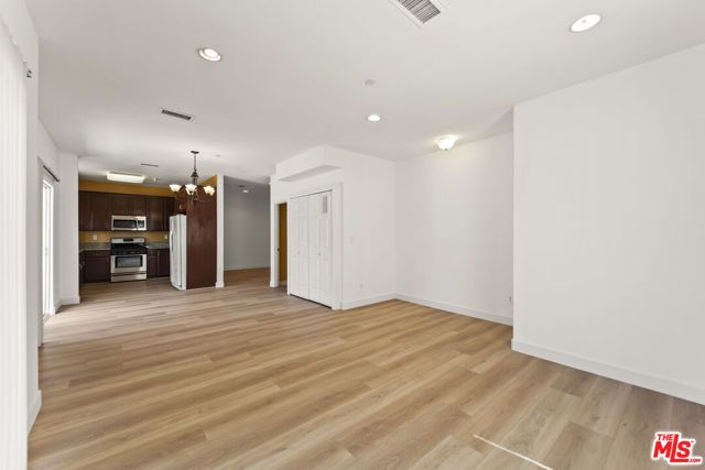 12375 Osborne Place 13, Pacoima (los Angeles), CA 91331