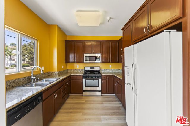 12375 Osborne Place 13, Pacoima (los Angeles), CA 91331