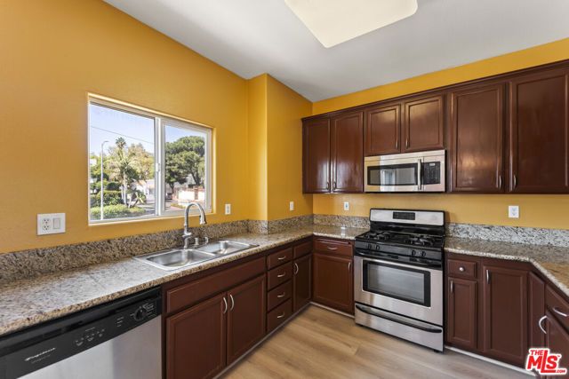 12375 Osborne Place 13, Pacoima (los Angeles), CA 91331