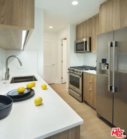 1427 Barry Avenue, Los Angeles, CA 90025