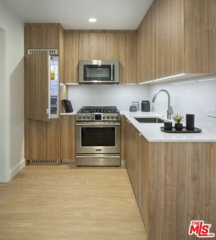 1427 Barry Avenue, Los Angeles, CA 90025