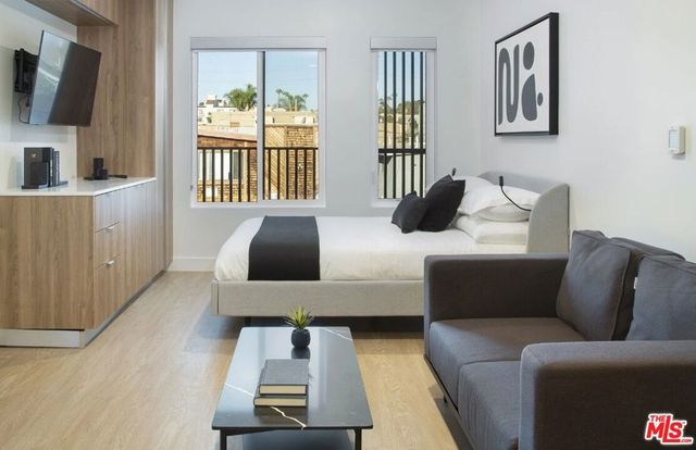 1427 Barry Avenue, Los Angeles, CA 90025