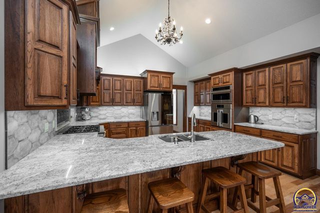 7630 SE Berryton RD, Berryton, KS 66409