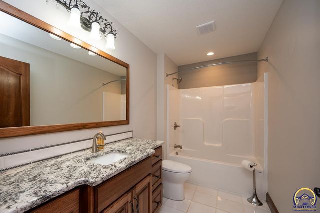 7630 SE Berryton RD, Berryton, KS 66409