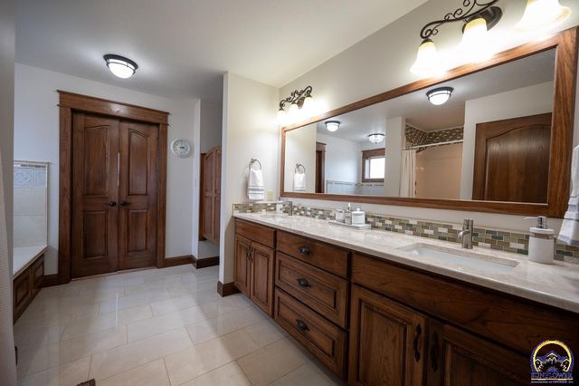 7630 SE Berryton RD, Berryton, KS 66409