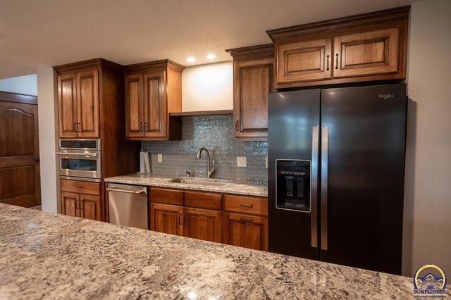 7630 SE Berryton RD, Berryton, KS 66409