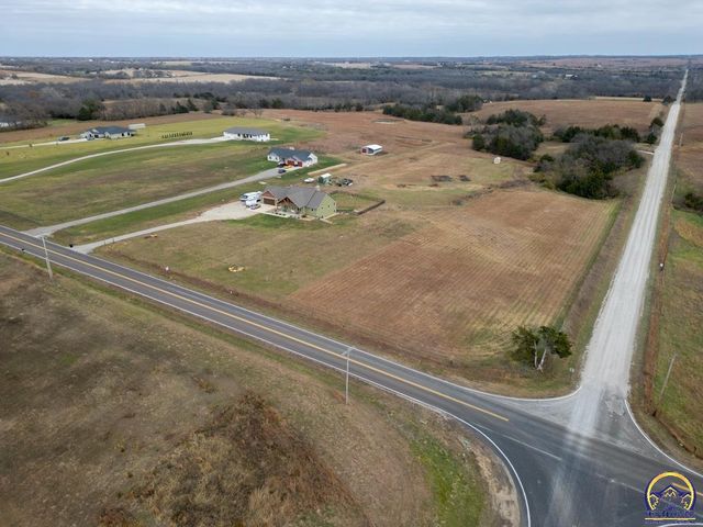 7630 SE Berryton RD, Berryton, KS 66409