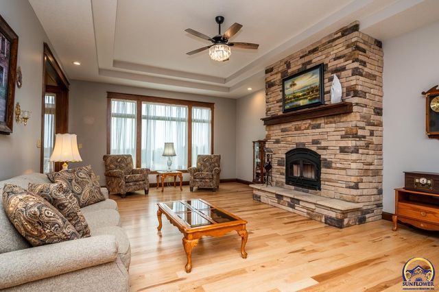 7630 SE Berryton RD, Berryton, KS 66409