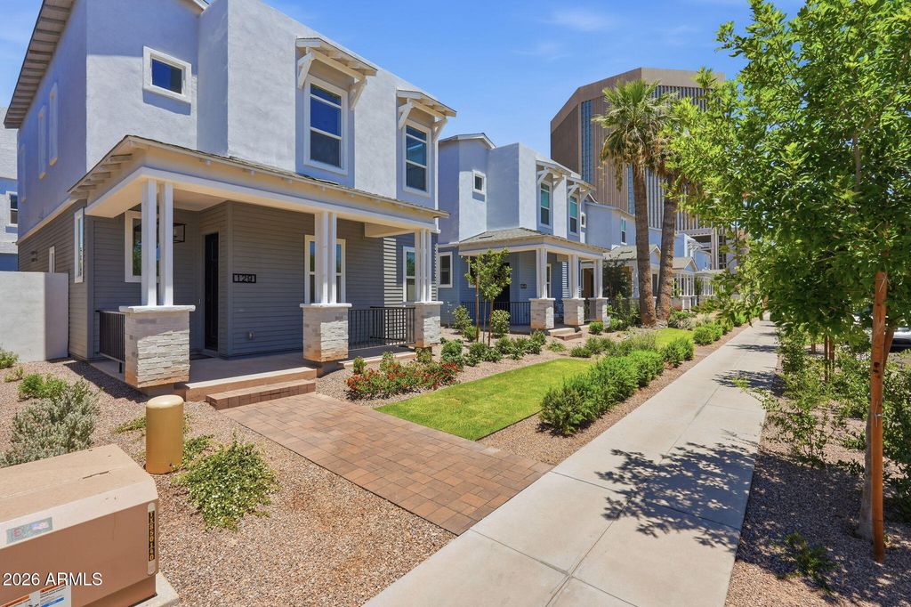 109 W WILLO Court, Phoenix, AZ 85003 — photo 2