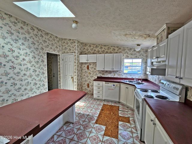 608 Old Whiteville Road, Lumberton, NC 28358