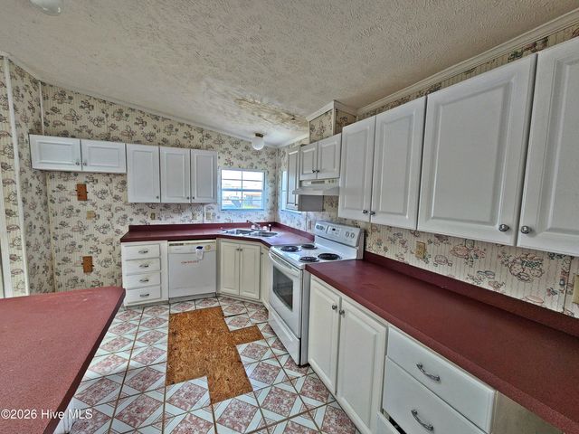 608 Old Whiteville Road, Lumberton, NC 28358