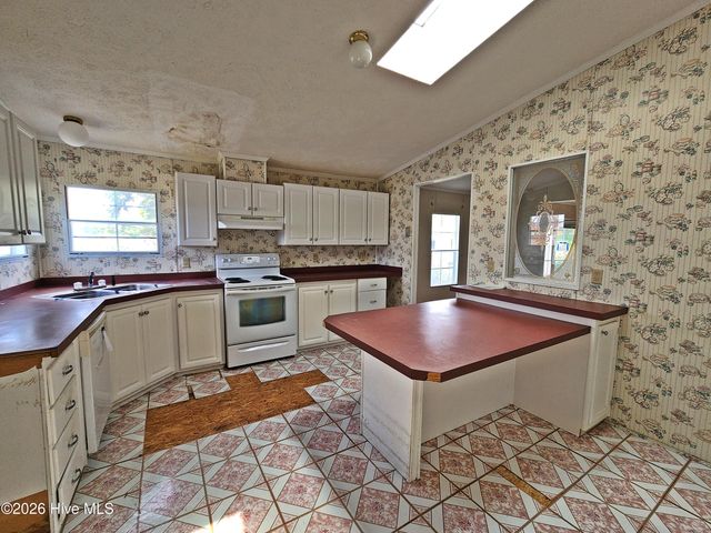 608 Old Whiteville Road, Lumberton, NC 28358