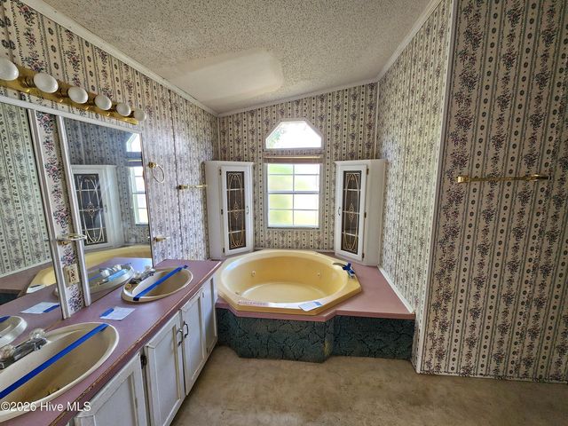 608 Old Whiteville Road, Lumberton, NC 28358