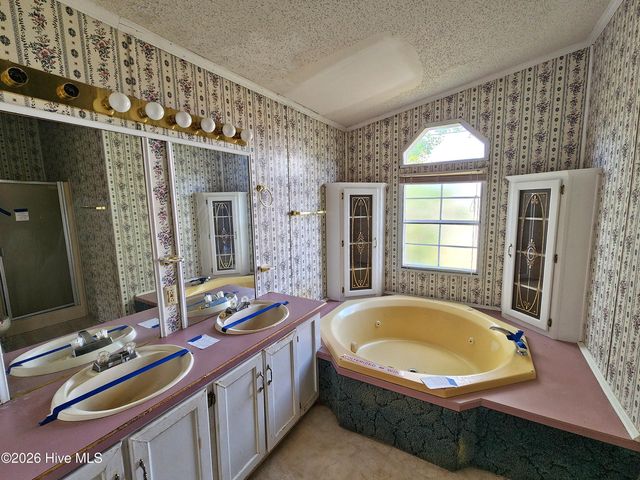 608 Old Whiteville Road, Lumberton, NC 28358