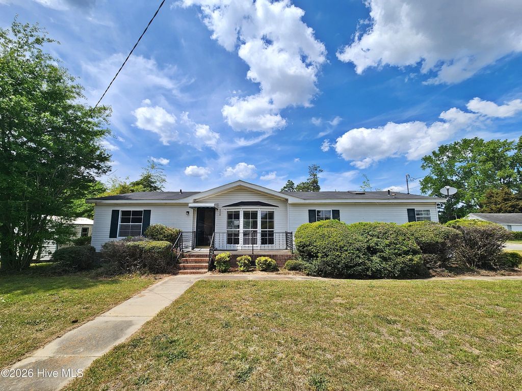 608 Old Whiteville Road, Lumberton, NC 28358