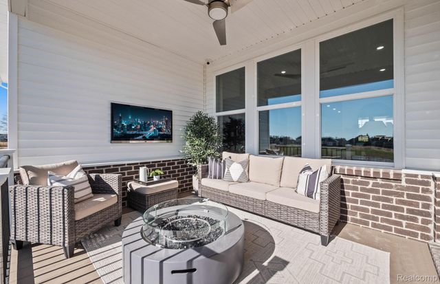 20852 Brickway Drive, Macomb Township, MI 48044