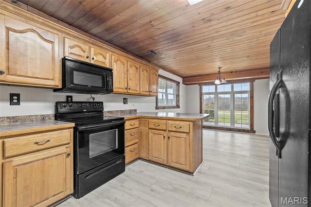 20560 Normandy Drive, Lebanon, MO 65536