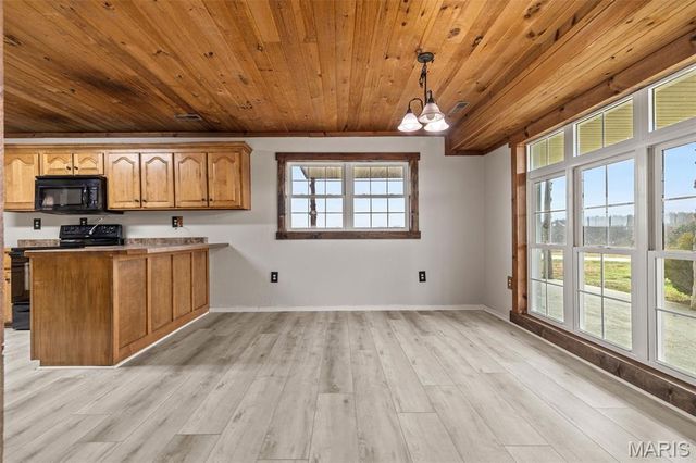 20560 Normandy Drive, Lebanon, MO 65536