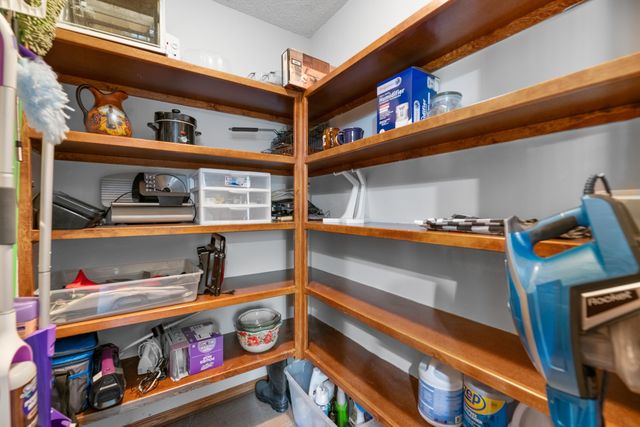 3202 N Wild Rose, Wichita, KS 67205