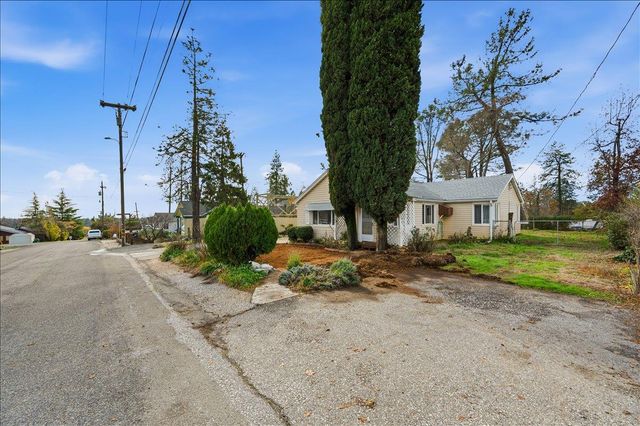 10044 West Dr, Grass Valley, CA 95945