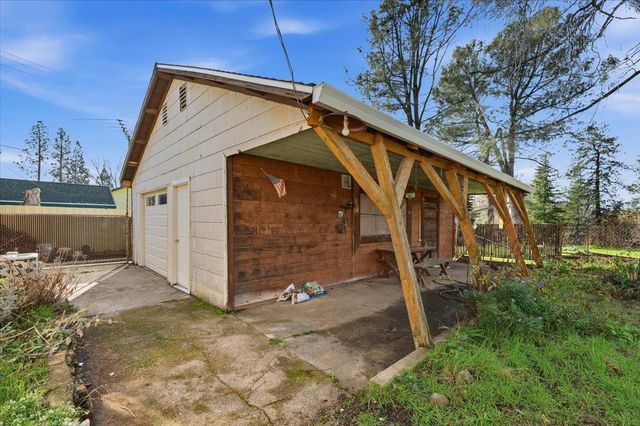 10044 West Dr, Grass Valley, CA 95945