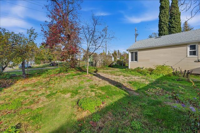 10044 West Dr, Grass Valley, CA 95945