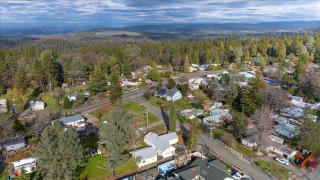 10044 West Dr, Grass Valley, CA 95945