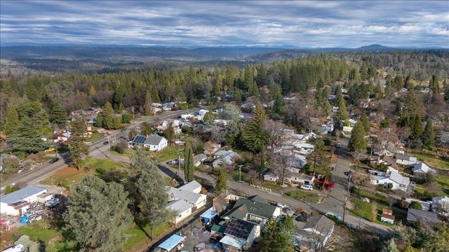 10044 West Dr, Grass Valley, CA 95945