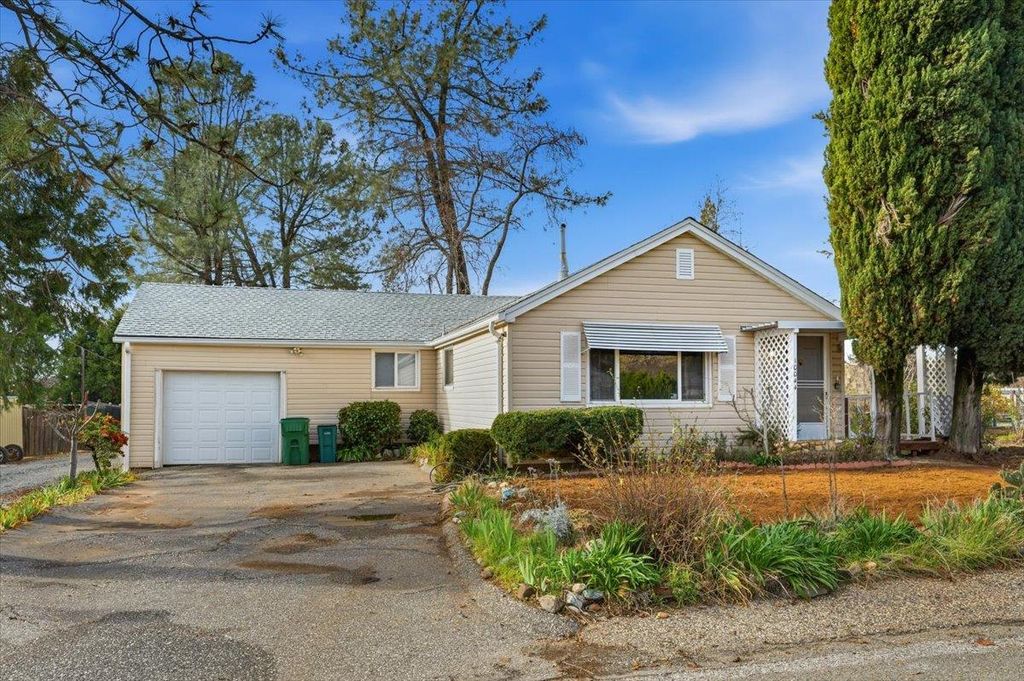 10044 West Dr, Grass Valley, CA 95945
