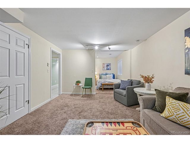 8079 Meadowdale Sq, Niwot, CO 80503