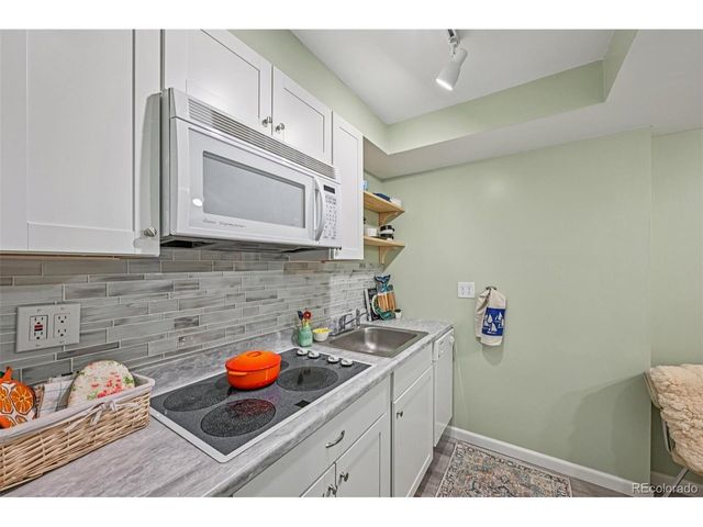 8079 Meadowdale Sq, Niwot, CO 80503