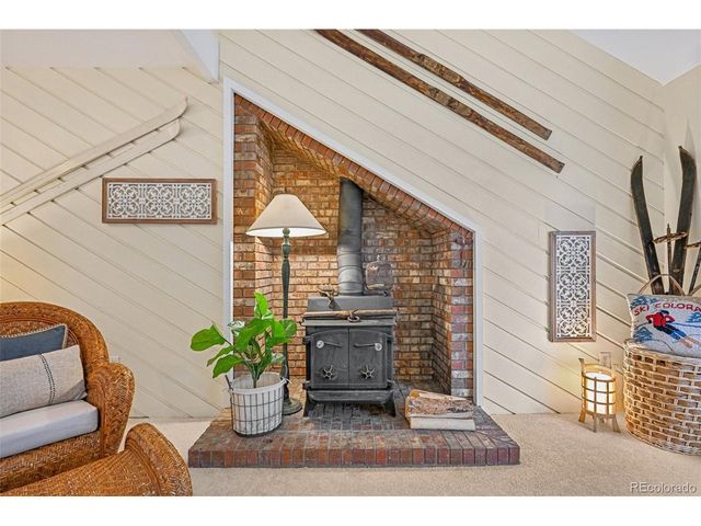 8079 Meadowdale Sq, Niwot, CO 80503