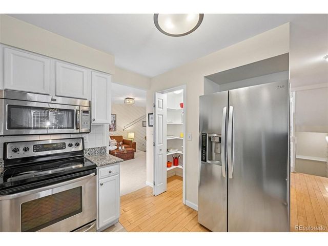 8079 Meadowdale Sq, Niwot, CO 80503