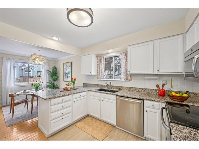 8079 Meadowdale Sq, Niwot, CO 80503