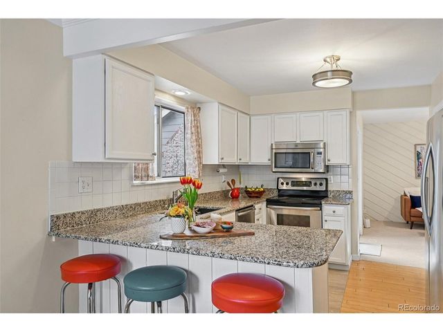 8079 Meadowdale Sq, Niwot, CO 80503