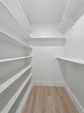 190 Dawns Edge Drive, Conroe, TX 77356