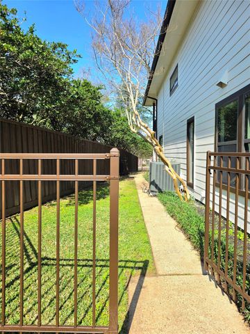 190 Dawns Edge Drive, Conroe, TX 77356