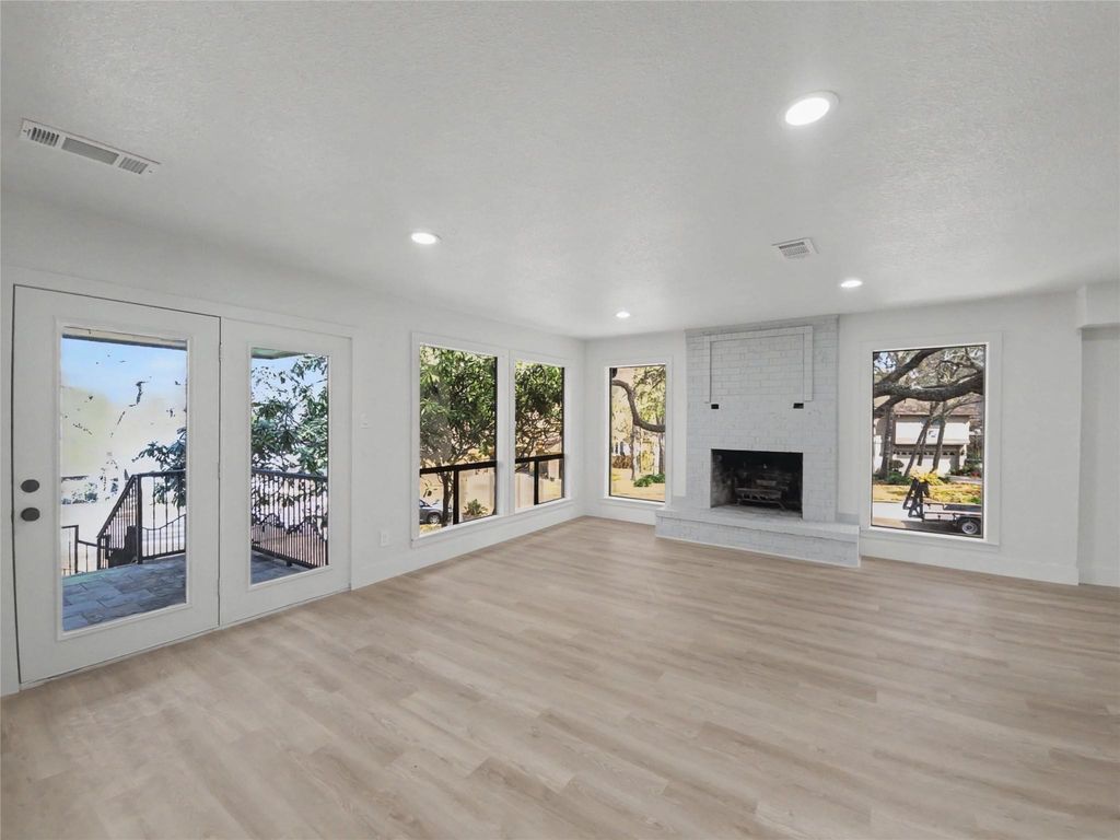 190 Dawns Edge Drive, Conroe, TX 77356