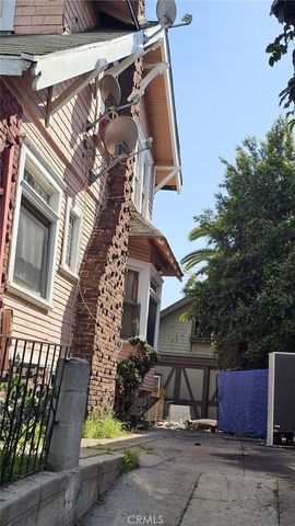 1242 S Bonnie Brae, Los Angeles, CA 90006