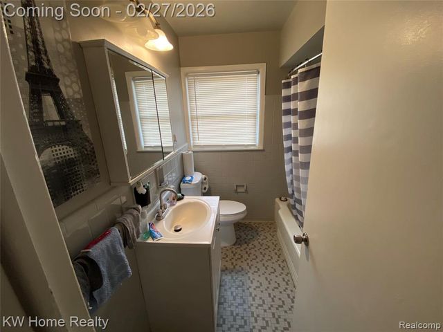 18100 Holland Avenue, Eastpointe, MI 48021