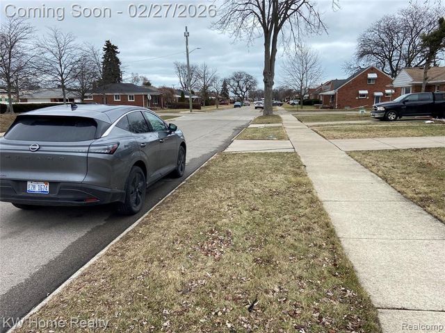 18100 Holland Avenue, Eastpointe, MI 48021