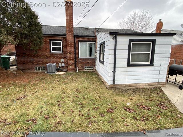 18100 Holland Avenue, Eastpointe, MI 48021