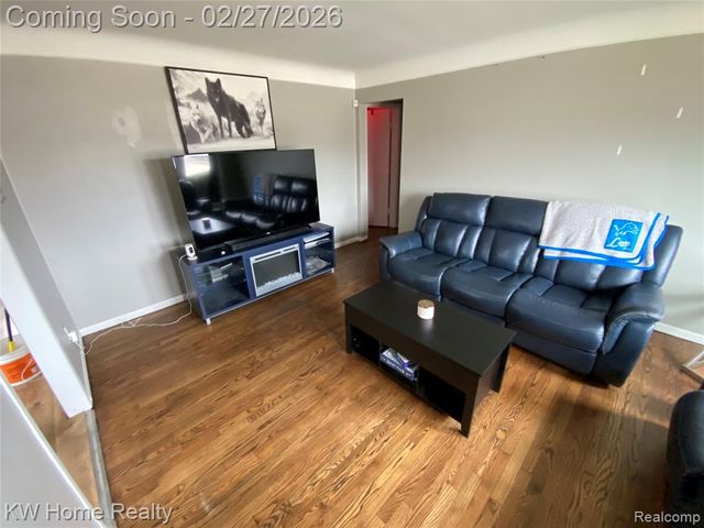 18100 Holland Avenue, Eastpointe, MI 48021