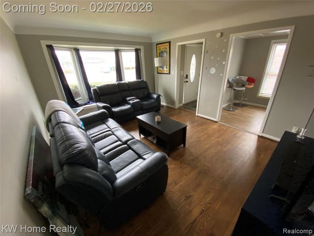 18100 Holland Avenue, Eastpointe, MI 48021