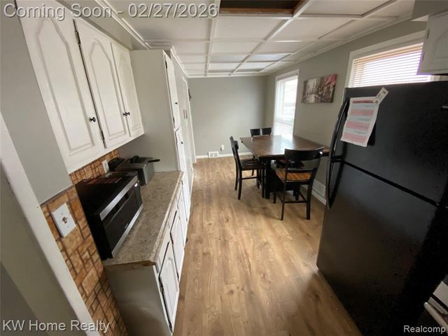 18100 Holland Avenue, Eastpointe, MI 48021