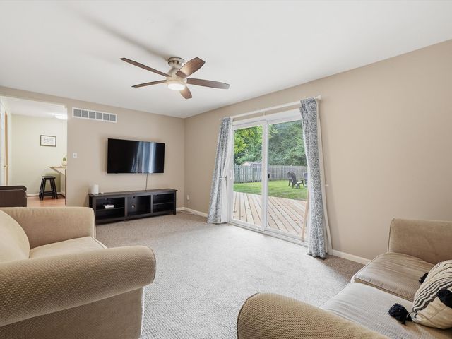 1127 Rue Deauville Boulevard, Ypsilanti, MI 48198