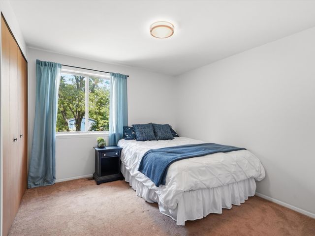 1127 Rue Deauville Boulevard, Ypsilanti, MI 48198