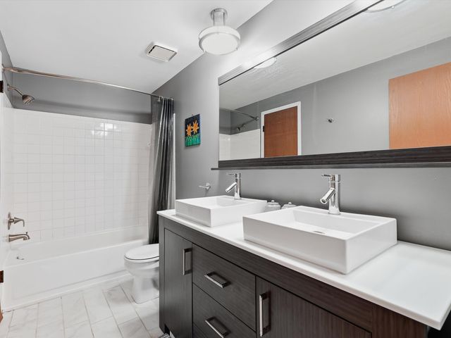 1127 Rue Deauville Boulevard, Ypsilanti, MI 48198