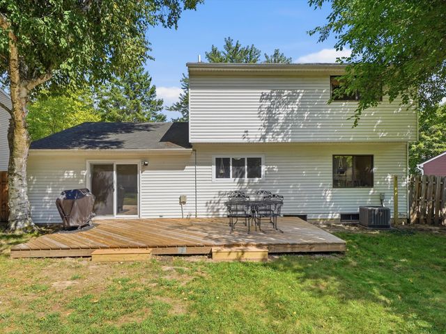 1127 Rue Deauville Boulevard, Ypsilanti, MI 48198